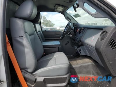 Piąte zdjęcie samochodu w środku: 2013 FORD F350 SD UTILITY TRUCK ** PRIOR FLEET ** VIN:1FDRF3A64DEB92618 - miniatura