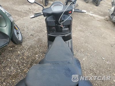 Zdjęcie 6 z 9 samochodu: 2022 VESPA GTS 300 VIN:ZAPMA39M7N5203949 - miniatura