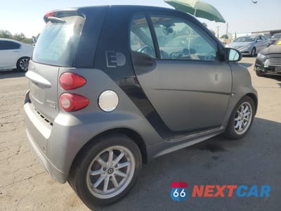 Trzecie zdjęcie samochodu z tyłu: 2016 SMART FORTWO VIN:WMEEJ9AA7GK845619 - miniatura