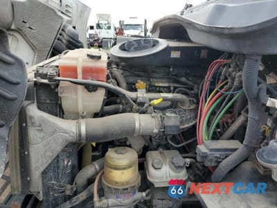 Zdjęcie 7 z 10 samochodu: 2018 FREIGHTLINER CASCADIA 113 SEMI TRUCK VIN:3AKBGADV0JSJN2762 - miniatura