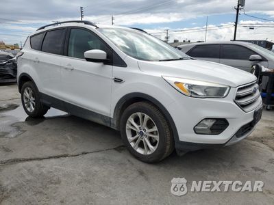 Czwarte zdjęcie samochodu z boku: 2018 FORD ESCAPE SE VIN:1FMCU0GD1JUA31273 - miniatura