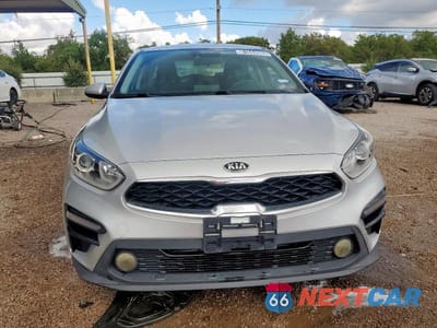 Piąte zdjęcie samochodu w środku: 2021 KIA FORTE FE VIN:3KPF24AD9ME363374 - miniatura