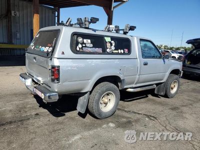 Trzecie zdjęcie samochodu z tyłu: 1990 TOYOTA PICKUP 1/2 TON SHORT WHEELBASE DLX VIN:JT4RN01P2L7023831 - miniatura