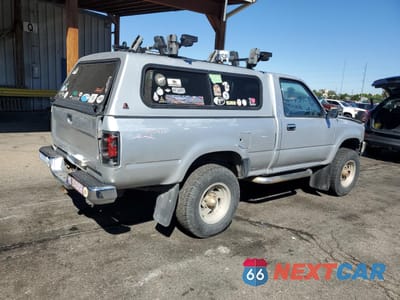 Trzecie zdjęcie samochodu z tyłu: 1990 TOYOTA PICKUP 1/2 TON SHORT WHEELBASE DLX VIN:JT4RN01P2L7023831 - miniatura