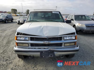 Piąte zdjęcie samochodu w środku: 1999 CHEVROLET SUBURBAN K2500 VIN:1GNGK26J1XJ542188 - miniatura