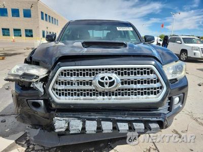 Piąte zdjęcie samochodu w środku: 2017 TOYOTA TACOMA TRD SPORT VIN:3TMCZ5AN6HM089138 - miniatura