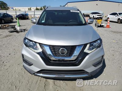 Piąte zdjęcie samochodu w środku: 2018 NISSAN ROGUE S VIN:5N1AT2MTXJC800036 - miniatura