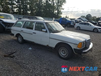 Czwarte zdjęcie samochodu z boku: 1983 MERCEDES-BENZ 300 TDT VIN:WDBAB93A3DN012996 - miniatura