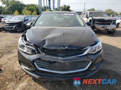 Piąte zdjęcie samochodu w środku: 2018 CHEVROLET CRUZE LS VIN:1G1BC5SM7J7142974 - miniatura