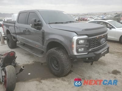Czwarte zdjęcie samochodu z boku: 2024 FORD F250 SUPER DUTY VIN:1FT8W2BM0RED01798 - miniatura