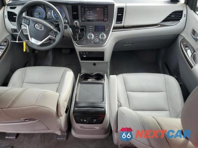 Zdjęcie 8 z 13 samochodu: 2018 TOYOTA SIENNA XLE VIN:5TDYZ3DC4JS955588 - miniatura