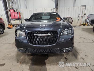 Piąte zdjęcie samochodu w środku: 2016 CHRYSLER 300 S VIN:2C3CCAGG2GH220537 - miniatura