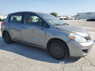 Czwarte zdjęcie samochodu z boku: 2012 NISSAN VERSA S VIN:3N1BC1CP3CK241601 - miniatura