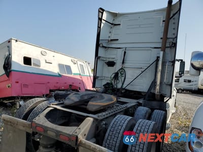 Czwarte zdjęcie samochodu z boku: 2019 VOLVO VN VNL - TRUCKS SEMI TRUCK VIN:4V4NC9EH5KN211589 - miniatura