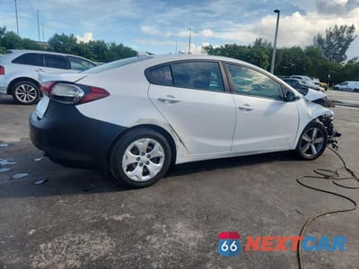 Trzecie zdjęcie samochodu z tyłu: 2018 KIA FORTE LX VIN:3KPFL4A78JE198923 - miniatura