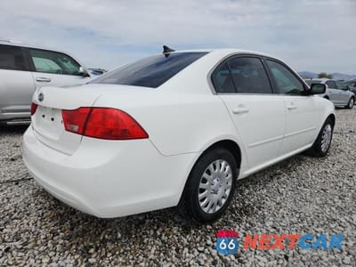 Trzecie zdjęcie samochodu z tyłu: 2010 KIA OPTIMA LX VIN:KNAGG4A82A5432399 - miniatura