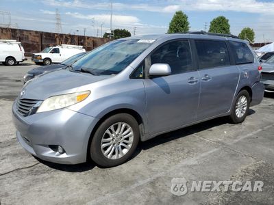 2012 TOYOTA SIENNA XLE 5TDYK3DC8CS185127 - główne zdjęcie licytacji z USA - miniatura