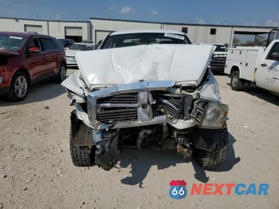 Piąte zdjęcie samochodu w środku: 2005 DODGE DAKOTA QUAD LARAMIE VIN:1D7HW58N55S289845 - miniatura