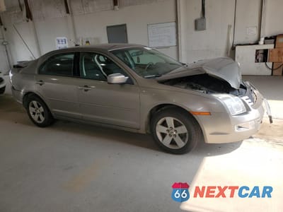 Czwarte zdjęcie samochodu z boku: 2008 FORD FUSION SE VIN:3FAHP07148R123329 - miniatura