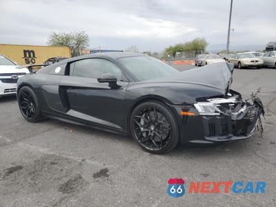 Czwarte zdjęcie samochodu z boku: 2017 AUDI R8 5.2 PLUS QUATTRO VIN:WUAKBAFX8H7901832 - miniatura