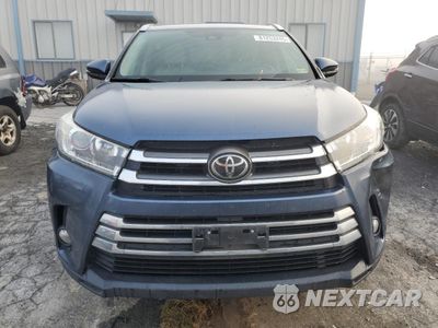 Piąte zdjęcie samochodu w środku: 2017 TOYOTA HIGHLANDER LIMITED VIN:5TDDZRFHXHS420785 - miniatura