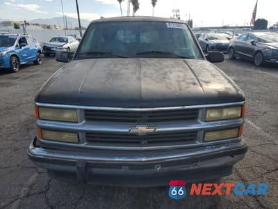 Piąte zdjęcie samochodu w środku: 1994 CHEVROLET SUBURBAN C1500 VIN:1GNEC16K6RJ442470 - miniatura