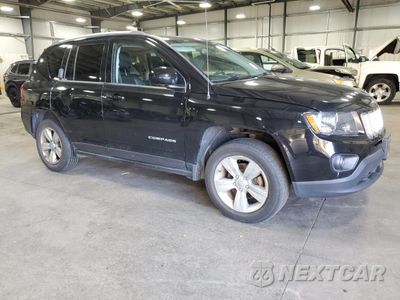 Czwarte zdjęcie samochodu z boku: 2017 JEEP COMPASS LATITUDE VIN:1C4NJDEB2HD154654 - miniatura