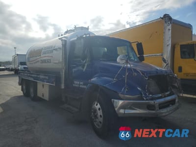 2002 INTERNATIONAL 4400 TANK TRUCK 1HTMSADR22J030191 - główne zdjęcie licytacji z USA - miniatura