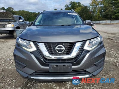 Piąte zdjęcie samochodu w środku: 2019 NISSAN ROGUE S VIN:5N1AT2MV9KC733643 - miniatura