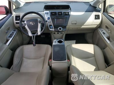 Zdjęcie 8 z 14 samochodu: 2014 TOYOTA PRIUS V VIN:JTDZN3EU8E3321084 - miniatura