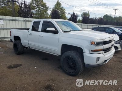 Czwarte zdjęcie samochodu z boku: 2016 CHEVROLET SILVERADO K1500 LT VIN:1GCVKREC6GZ165502 - miniatura