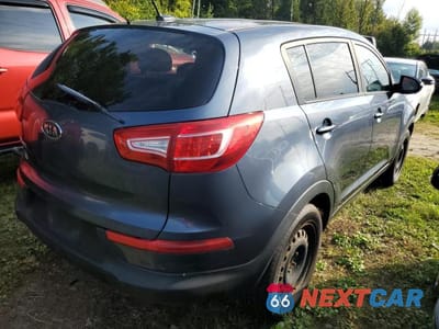 Czwarte zdjęcie samochodu z boku: 2012 KIA SPORTAGE BASE VIN:KNDPB3A26C7309462 - miniatura