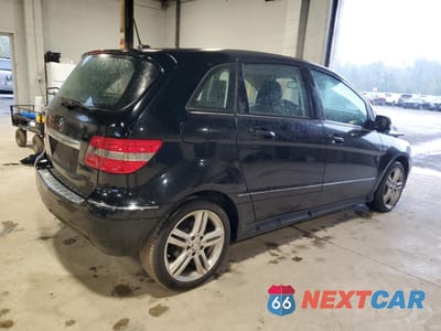 Trzecie zdjęcie samochodu z tyłu: 2011 MERCEDES-BENZ B200 VIN:WDDFH3DB7BJ704568 - miniatura
