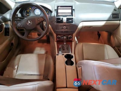 Zdjęcie 8 z 12 samochodu: 2011 MERCEDES-BENZ C 300 4MATIC VIN:WDDGF8BBXBR152737 - miniatura
