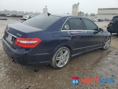 Trzecie zdjęcie samochodu z tyłu: 2010 MERCEDES-BENZ E 550 4MATIC VIN:WDDHF9AB4AA222015 - miniatura