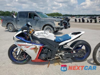 Trzecie zdjęcie samochodu z tyłu: 2009 YAMAHA YZFR1 VIN:JYARN23E19A006453 - miniatura