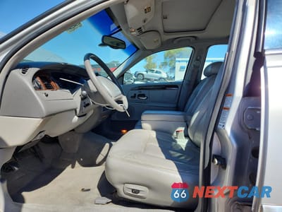 Zdjęcie 7 z 14 samochodu: 1999 LINCOLN TOWN CAR CARTIER VIN:1LNHM83W7XY621331 - miniatura