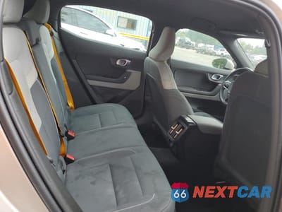 Zdjęcie 10 z 13 samochodu: 2023 POLESTAR 2 VIN:YSMET3KA0PL134010 - miniatura