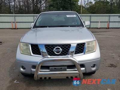 Piąte zdjęcie samochodu w środku: 2001 NISSAN PATHFINDER LE VIN:5N1AR18W17C635919 - miniatura