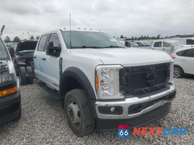 Czwarte zdjęcie samochodu z boku: 2023 FORD F550 SUPER DUTY VIN:1FD0W5HT1PEC51046 - miniatura