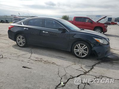 Czwarte zdjęcie samochodu z boku: 2017 NISSAN ALTIMA 2.5 VIN:1N4AL3AP5HN308522 - miniatura