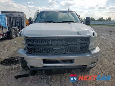 Piąte zdjęcie samochodu w środku: 2011 CHEVROLET SILVERADO K3500 LT VIN:1GC4K0C83BF132814 - miniatura