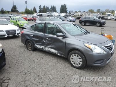 Czwarte zdjęcie samochodu z boku: 2017 NISSAN VERSA S VIN:3N1CN7AP9HL847233 - miniatura