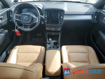 Zdjęcie 8 z 13 samochodu: 2019 VOLVO XC40 T5 MOMENTUM VIN:YV4162UK5K2111660 - miniatura