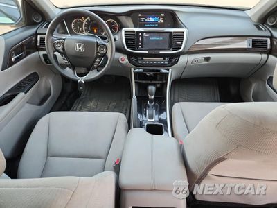 Zdjęcie 8 z 12 samochodu: 2016 HONDA ACCORD EX VIN:1HGCR2F06GA024749 - miniatura