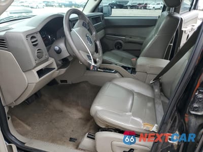 Zdjęcie 7 z 15 samochodu: 2006 JEEP COMMANDER LIMITED VIN:1J8HG48N26C275374 - miniatura