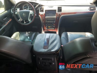 Zdjęcie 8 z 14 samochodu: 2010 CADILLAC ESCALADE EXT PREMIUM VIN:3GYVKNEF1AG245049 - miniatura