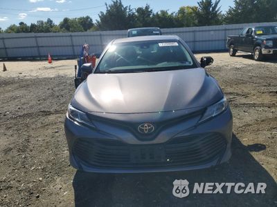 Piąte zdjęcie samochodu w środku: 2018 TOYOTA CAMRY L VIN:4T1B11HK4JU556304 - miniatura