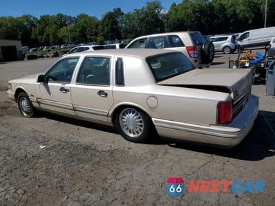 Drugie zdjęcie samochodu z przodu: 1997 LINCOLN TOWN CAR CARTIER VIN:1LNLM83W6VY755884 - miniatura