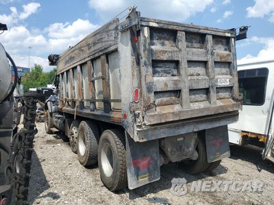 Trzecie zdjęcie samochodu z tyłu: 2005 INTERNATIONAL 7600 DUMP TRUCK VIN:1HTWYSBT05J006794 - miniatura